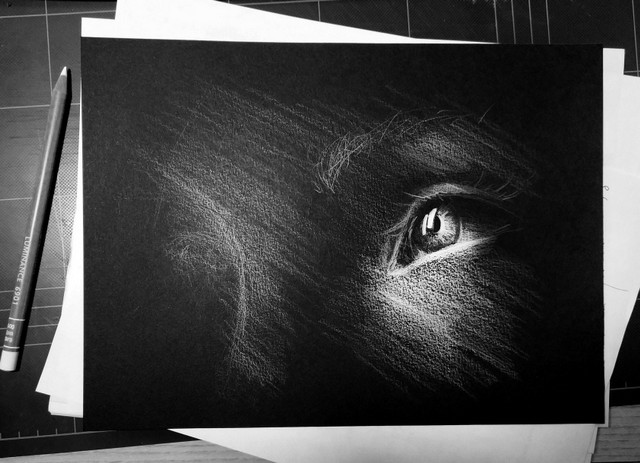 baby-eye-sketch-on-black-paper.jpg