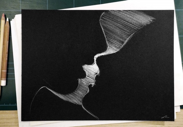 kiss-sketch-on-black-paper.jpg